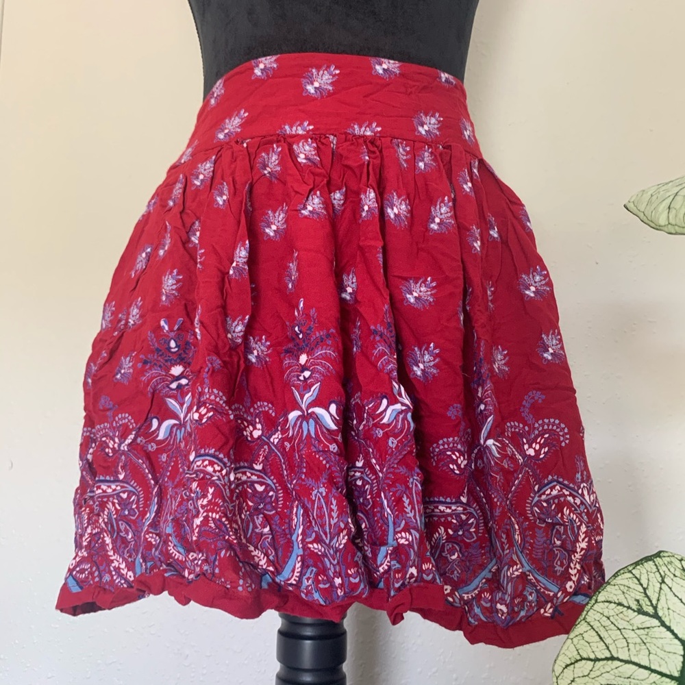 Beautiful, red skirt with designs and POCKETS. Size L